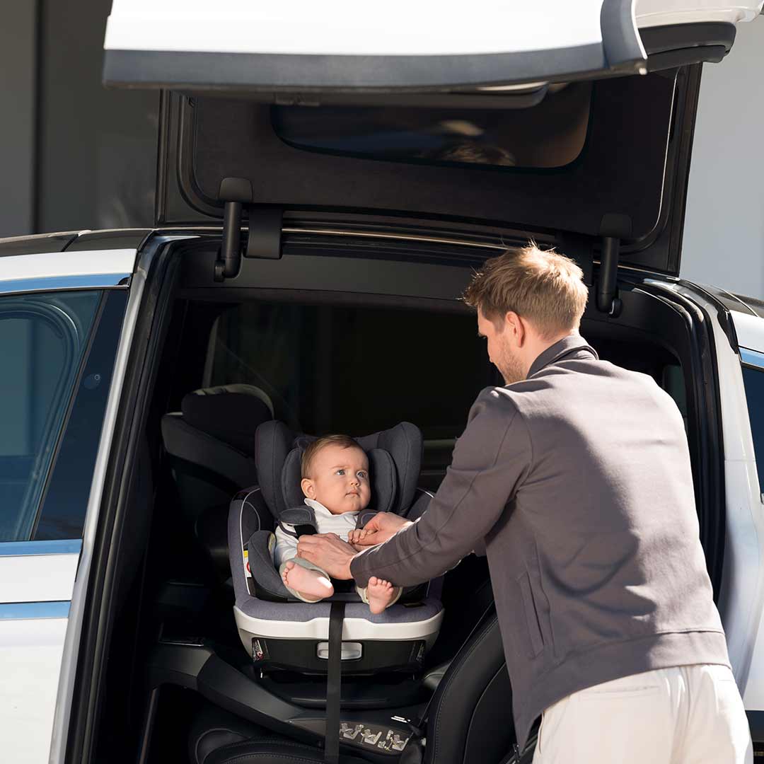 BeSafe iZi Twist B i-Size Car Seat - Fresh Black Cab
