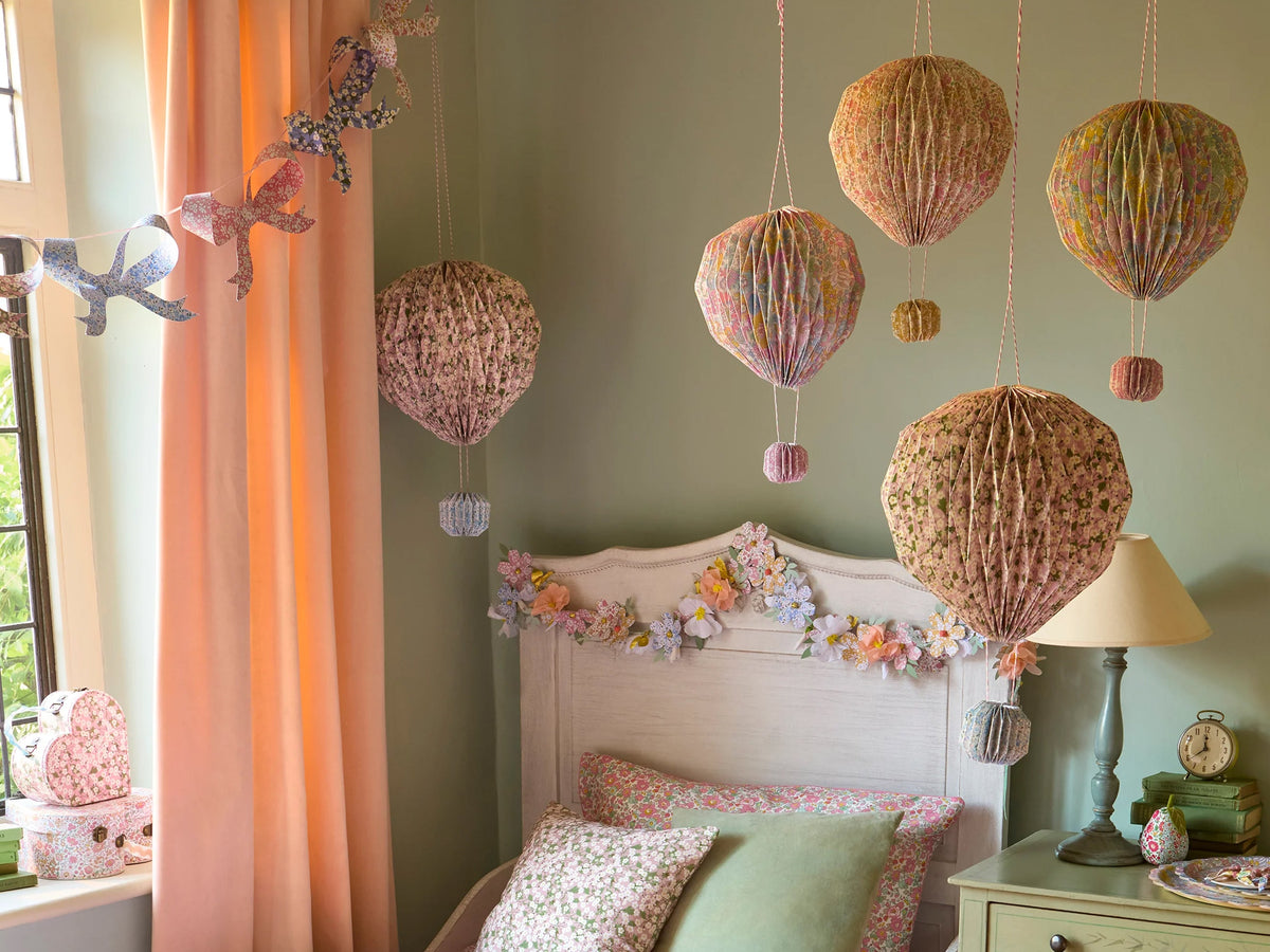 Meri Meri x Liberty Origami Balloon Decorations (3)