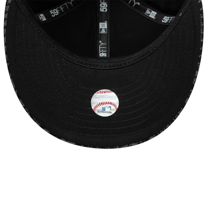 Pictured is this MLB Houndstooth Chicago White Sox Low Profile 59FIFTY Fitted cap in black. 7