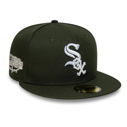 This is a Chicago White Sox Sidepatch MLB Dark Green 59FIFTY Fitted Cap 1