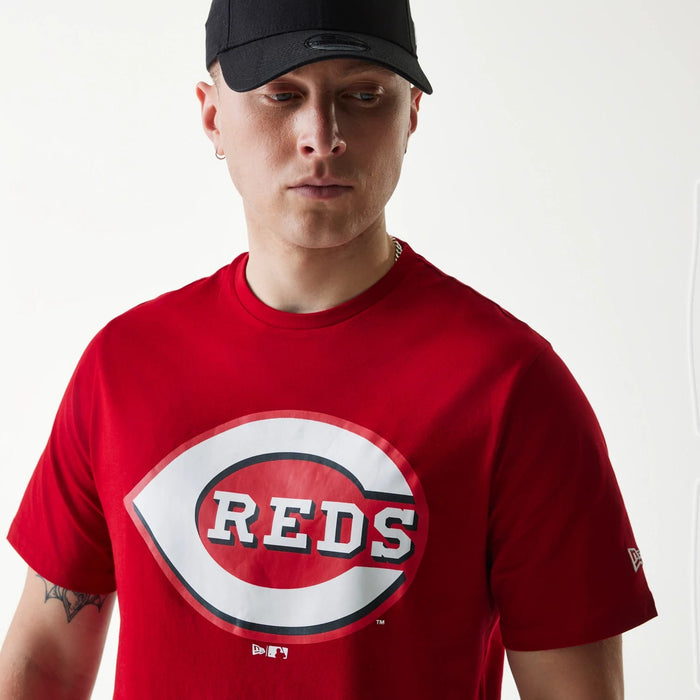 The Male model is wearing Cincinnati Reds MLB Regular Red T-Shirt 3