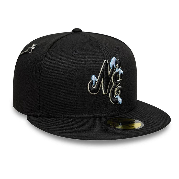Pictured is this New Era Snow Icon 59FIFTY Fitted cap in black. 4