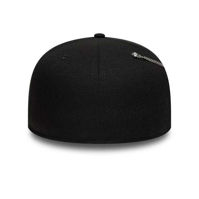 Pictured is this New Era Snow Icon 59FIFTY Fitted cap in black. 5