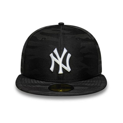 This is a New York Yankees MLB Black Camo 59FIFTY Fitted Cap 2