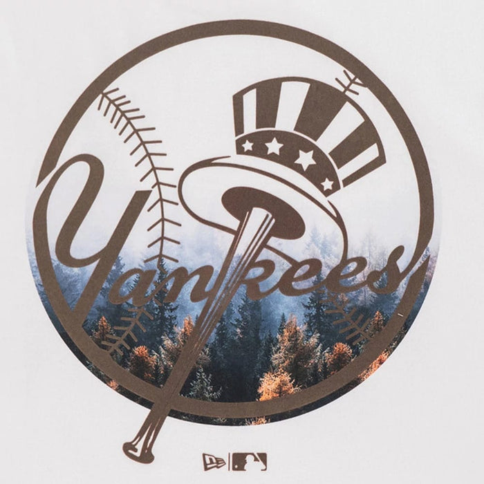 The model is wearing this MLB Forest Pack New York Yankees T-Shirt in white. 4