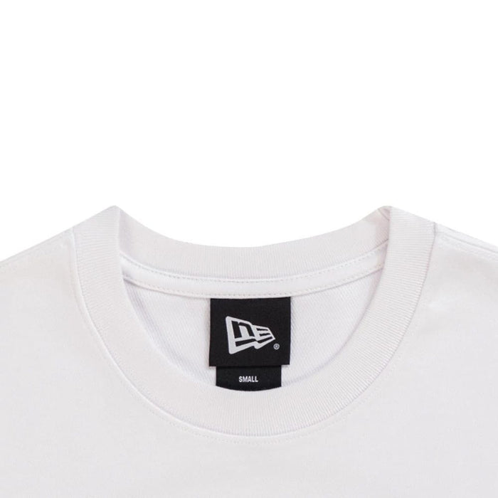 The model is wearing this MLB Forest Pack New York Yankees T-Shirt in white. 5