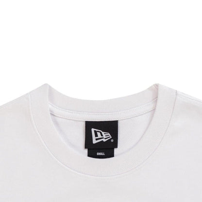 The model is wearing this MLB Forest Pack New York Yankees T-Shirt in white. 5