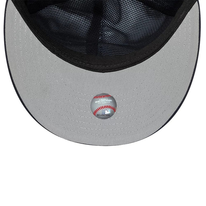 This is a New York Yankees MLB Gore-Tex Navy 59FIFTY Fitted Cap 2