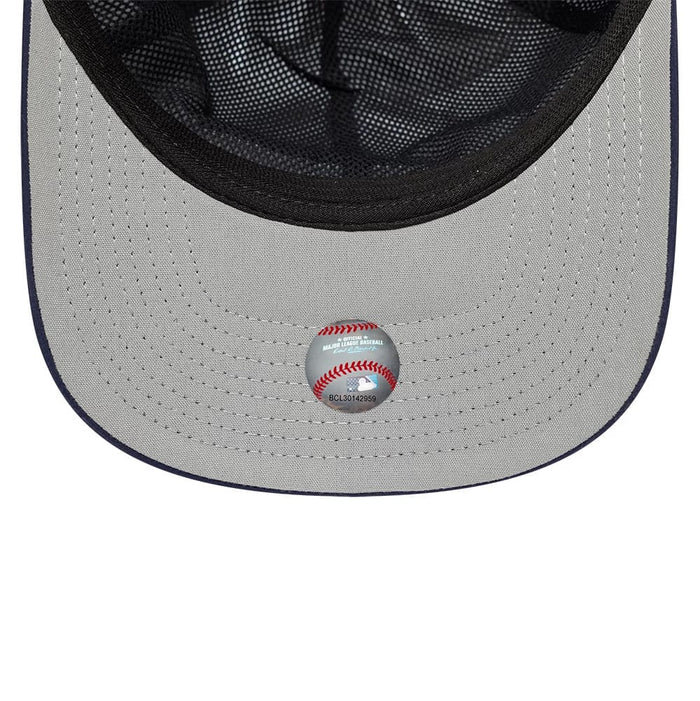 This is a New York Yankees MLB Gore-Tex White 9SEVENTY Stretch Snap Adjustable Cap 2