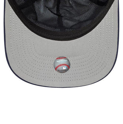 This is a New York Yankees MLB Gore-Tex White 9SEVENTY Stretch Snap Adjustable Cap 2