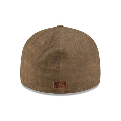 Pictured is this MLB Utility Linen New York Yankees Retro Crown 59FIFTY Fitted cap in open brown. 7