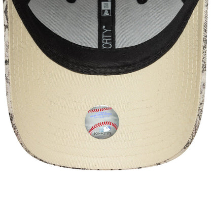 This is a New York Yankees Womens MLB Snake Grey 9FORTY Adjustable Cap 5