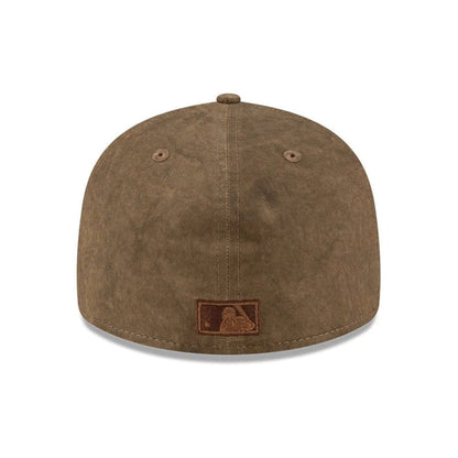 Pictured is this MLB Utility Linen Oakland Athletics Retro Crown 59FIFTY Fitted cap in open brown. 7