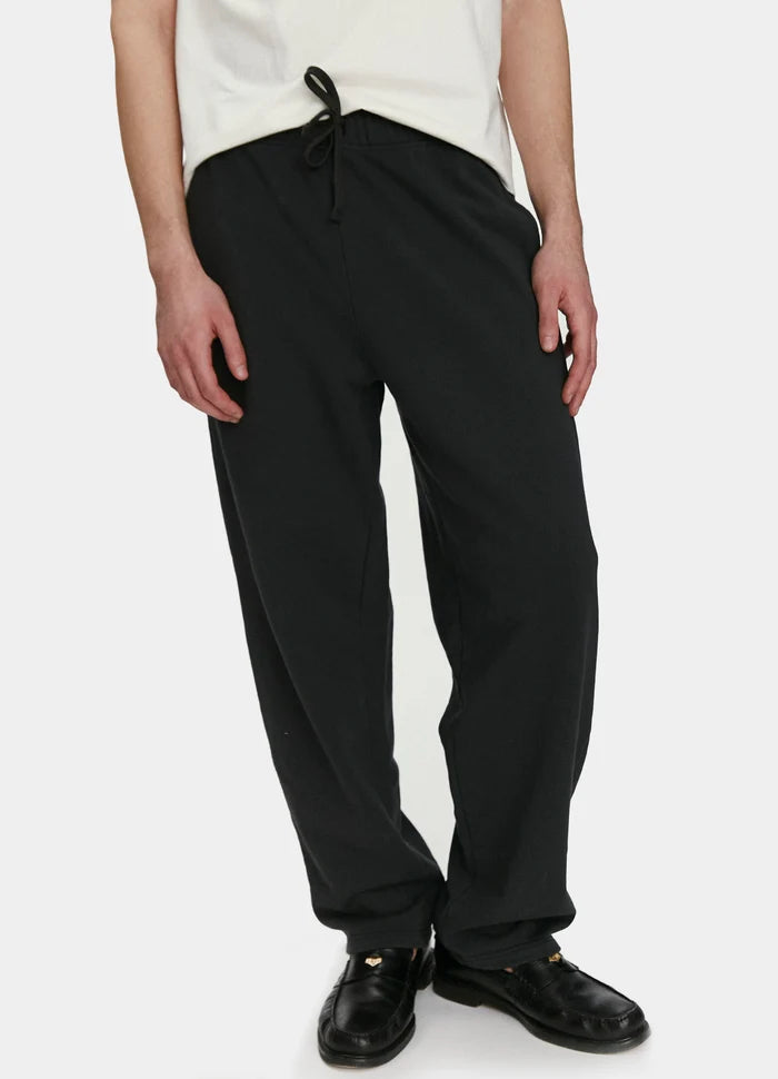 Le mannequin mesure 1m88 et porte une taille L.