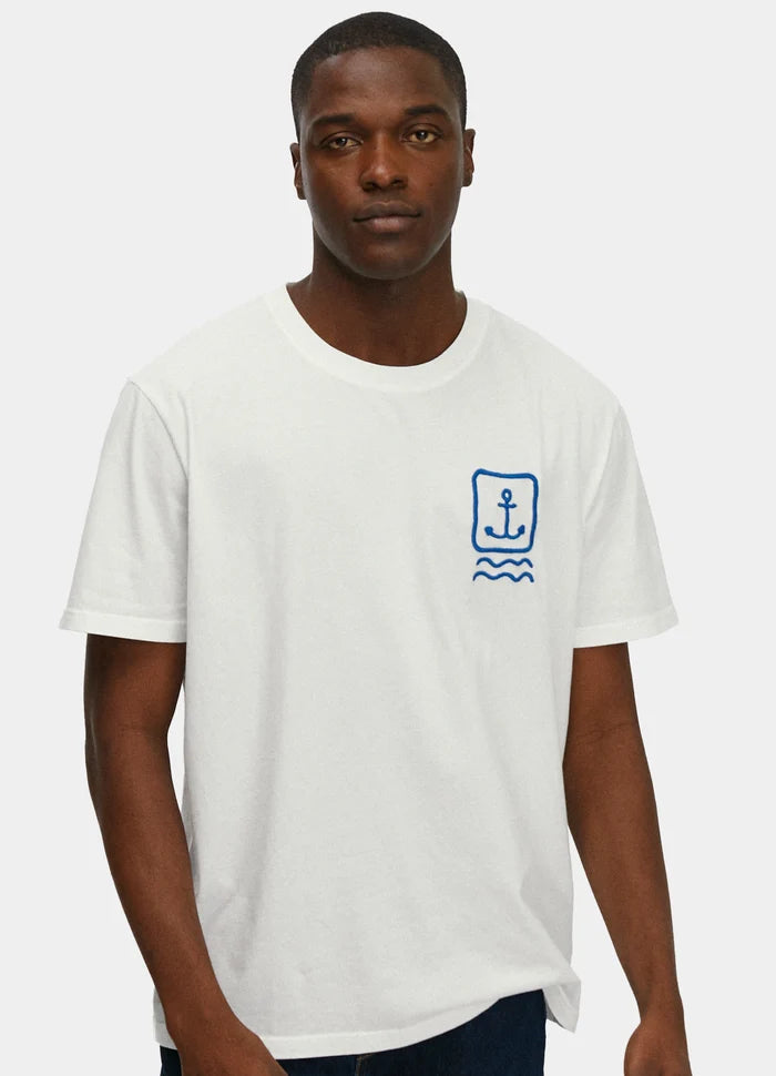 Le mannequin mesure 1m88 et porte une taille L.