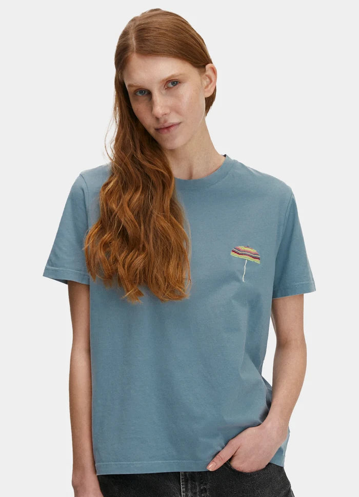 Le mannequin mesure 1m77 et porte une taille XS.