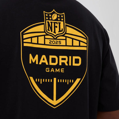 The Male model is wearing Washington Commanders NFL International Series Games 2025 Black Oversized T-Shirt 4