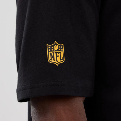 The Male model is wearing Washington Commanders NFL International Series Games 2025 Black Oversized T-Shirt 5